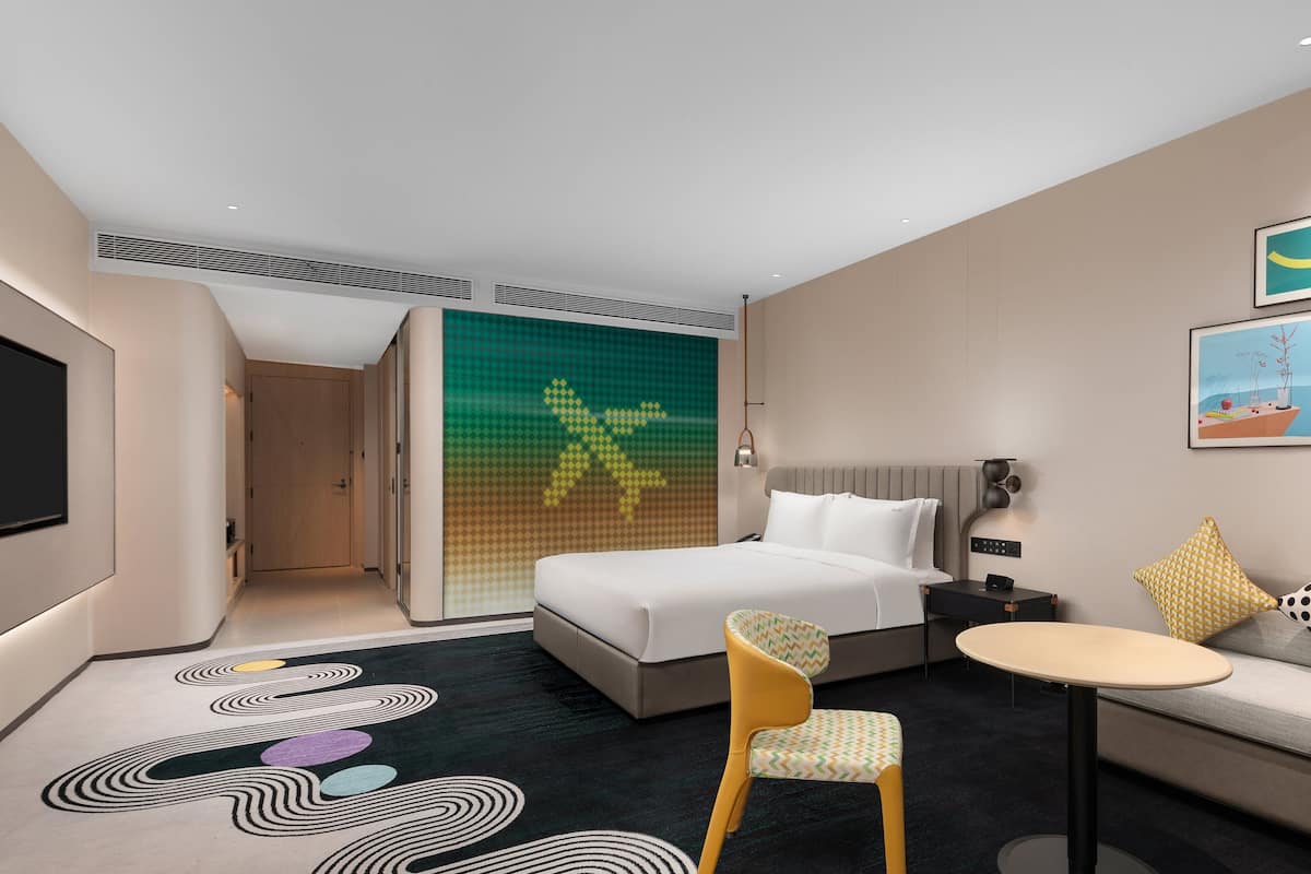 Rom – premium, 1 kingsize-seng (Super King) | Dundyner, safe på rommet, skrivebord for bærbar PC og blendingsgardiner