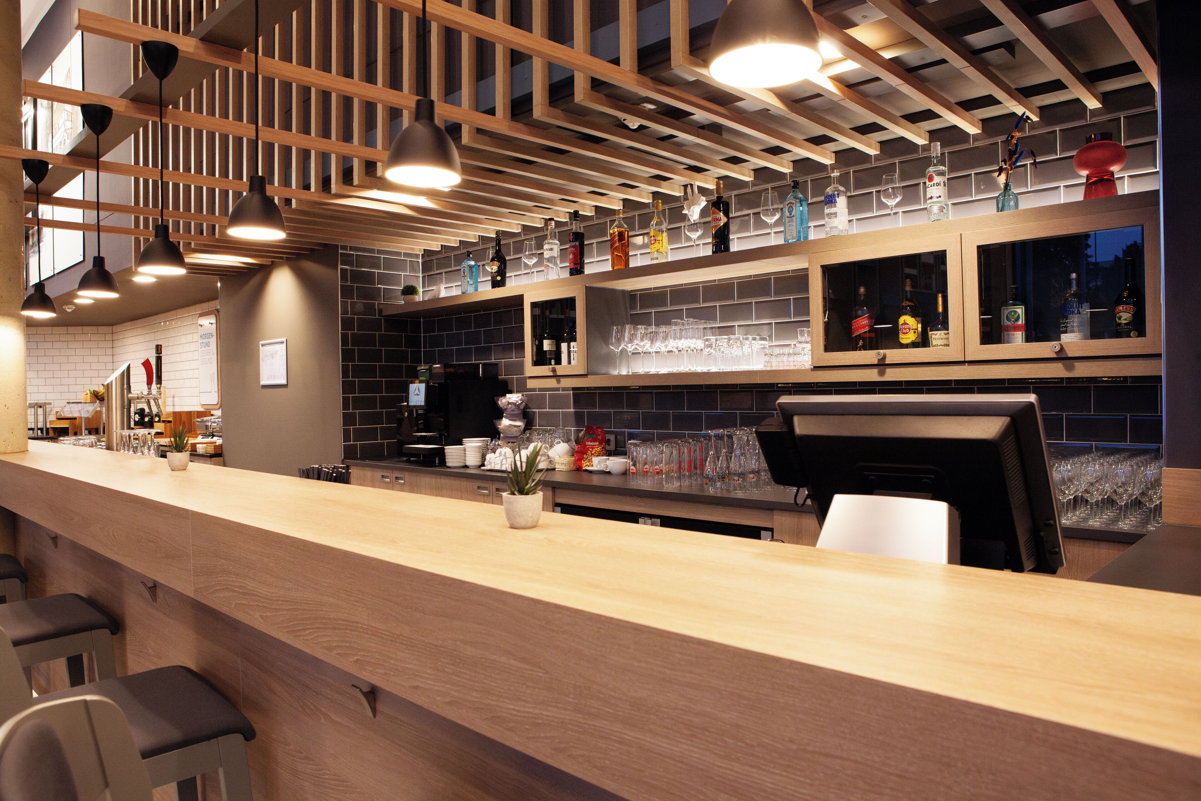Bar (trong khuôn viên)