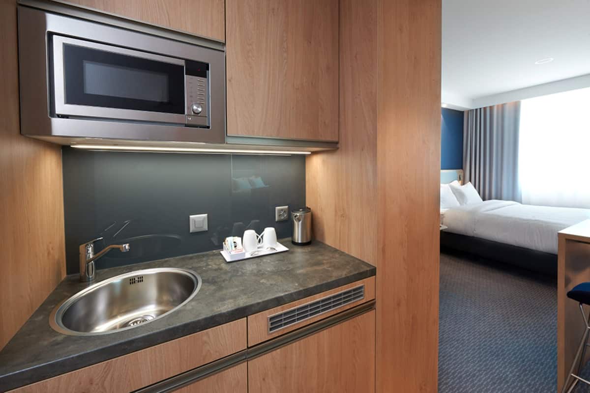 Suite, 1 Queen Bed, Kitchenette | Iron/ironing board, free WiFi