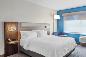 In-room safe, desk, laptop workspace, blackout drapes - Holiday Inn Express Peotone by IHG (Peotone)
