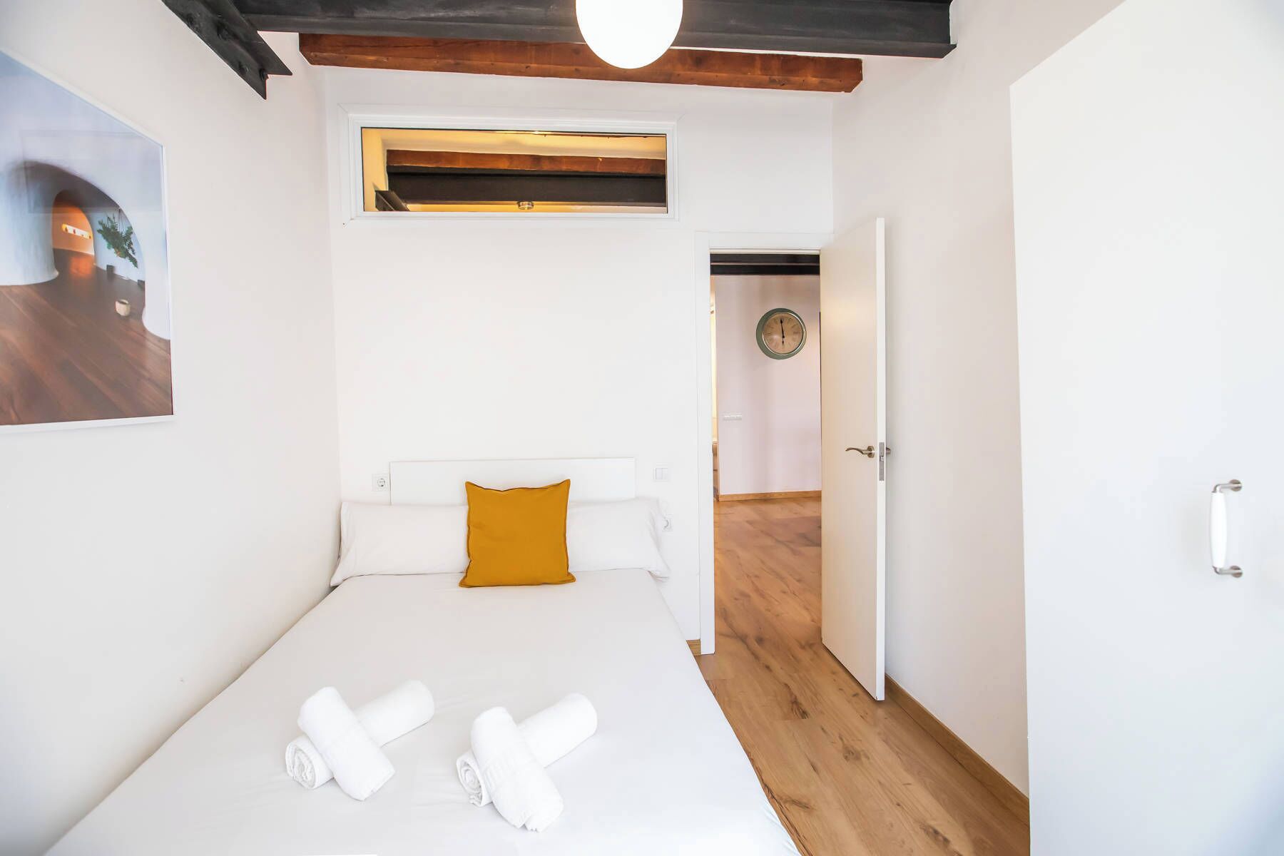 3 slaapkamers, een strijkplank/strijkijzer, internet, beddengoed