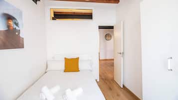 3 slaapkamers, een strijkplank/strijkijzer, internet, beddengoed