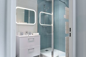Shower, hair dryer, towels, toilet paper