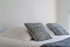 2 bedrooms, iron/ironing board, travel cot, free WiFi - Apartment with Cher river view, 4/6 people, south Tours + parking and terrace
 (Saint-Avertin)