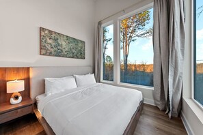 5 室のベッドルーム、セーフティボックス (室内)、アイロン / アイロン台、旅行用ベビーベッド