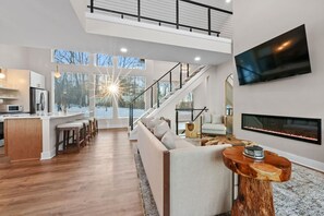 Smart TV, fireplace - Adamina Canyon- Luxurious, Brand New 5BR/3BTH - #4 (Rockbridge)