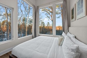 5 bedrooms, iron/ironing board, free WiFi, bed sheets