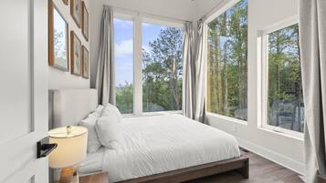 5 bedrooms, iron/ironing board, free WiFi, bed sheets