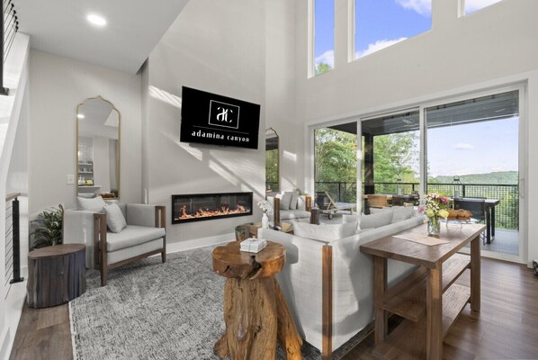 Smart TV, fireplace