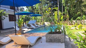Pool - Charming 3-bedroom apartment with AC & a swimming pool in vibrant Hikkaduwa (Hikkaduwa)