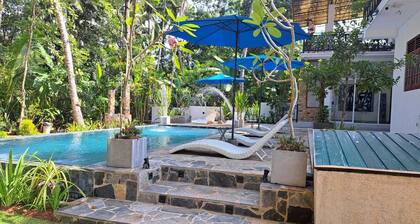 Charming 3-bedroom apartment with AC & a swimming pool in vibrant Hikkaduwa