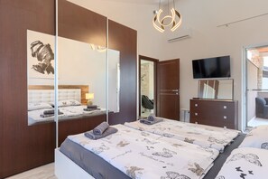 3 bedrooms, iron/ironing board, free WiFi, bed sheets