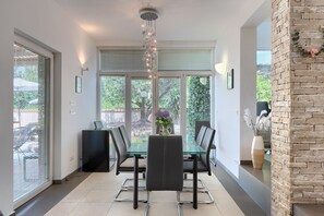 Dining - Villa Sabrina by Villas Guide (Višnjan)