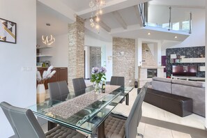 Dining - Villa Sabrina by Villas Guide (Višnjan)