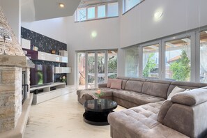 TV, fireplace - Villa Sabrina by Villas Guide (Višnjan)