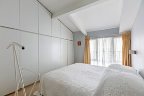 1 bedroom, iron/ironing board, WiFi, bed sheets - Duplex with Wifi near the Seine (Paris)