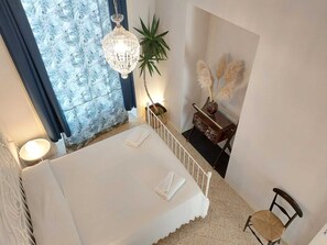 3 bedrooms, iron/ironing board, travel crib, WiFi