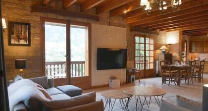 Sumptuous chalet with breathtaking mountain views