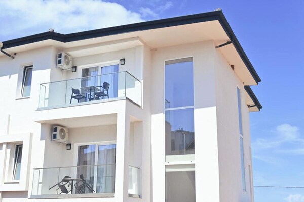 Sea & Lake View Villa - Korfoe
