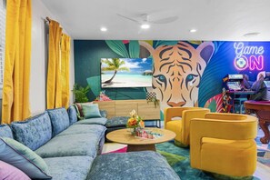 Interior - PalmParadise: 5BR Family&Pet Fun, HeatedPool&Games (West Palm Beach)