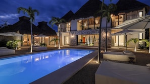 Pool - 16 Guests, 8 Beds, 4,951 ft², 26,910 ft² Downtown, 12 min beach. (Tulum)