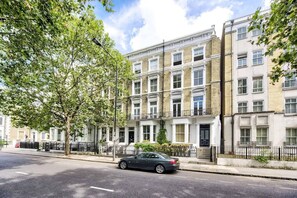 Exterior - Apartment - Sleeps 2- Internet- 93 Walking Score (London)