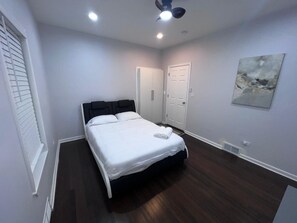 2 bedrooms, WiFi, bed sheets - Wonderful Entire Home Near Lake In Zion (Zion)