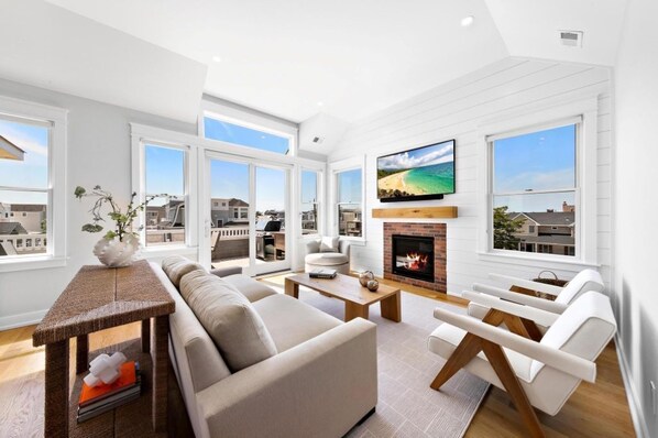 Smart-TV, Kamin, Computerbildschirme, Drucker