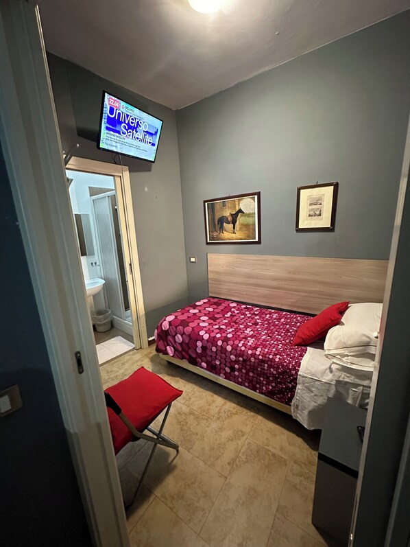 1 chambre, fer et planche à repasser, Wi-Fi, literie fournie