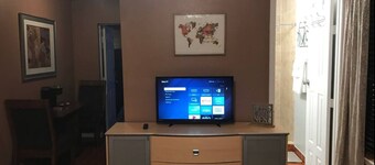 Charming studio in delightful Orlando with WiFi and AC