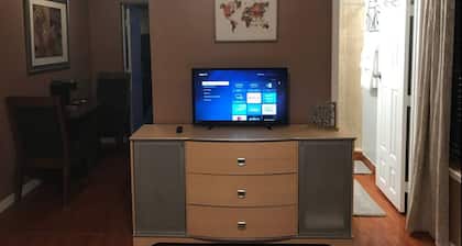 Charming studio in delightful Orlando with WiFi and AC