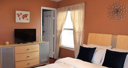 Charming studio in delightful Orlando with WiFi and AC