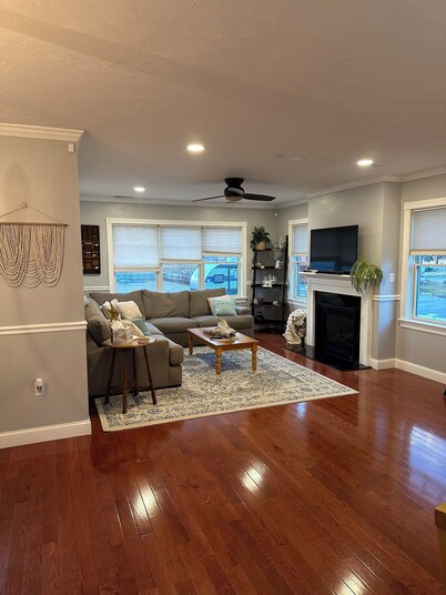 Spacious and Charming 6-Bed Beach House in Salisbury