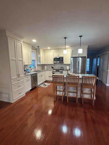 Spacious and Charming 6-Bed Beach House in Salisbury