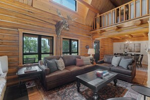 Smart TV, fireplace, table football, books - Snowberry Inn: Large Kitchen & Gathering Room 9BR 11BA Ensuite bath in all rooms (Eden)