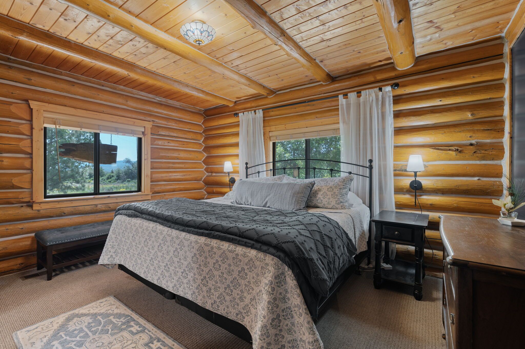 9 bedrooms, desk, iron/ironing board, travel crib