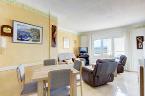 Apartment | Dining - Apartment in Rosas Near Platja Dels Palangrers (Roses)