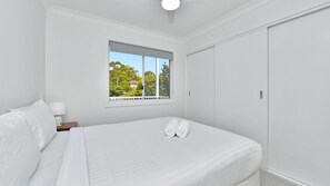 3 bedrooms, iron/ironing board, bed sheets