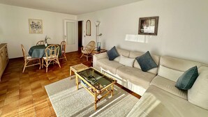 A living room with a sofa, two armchairs, a coffee table, a dining table with chairs, a lamp, and artwork on the walls. - APARTMENT FOR 4 PEOPLE IN A RESIDENCE WITH POOL NEAR THE SEA  AND TOWN CENTER (STE MAXIME)