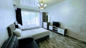 Deluxe Studio, Sea View | Soundproofing, free WiFi - Hotel zurapalace (Batumi)
