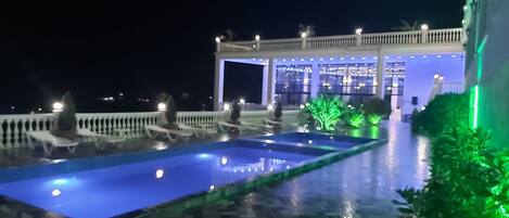 3 piscinas al aire libre