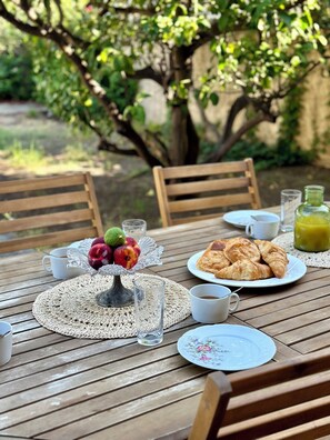 Outdoor dining - Villa Caline | Wi-Fi, Clim, 150 m from the beach (Lucciana)