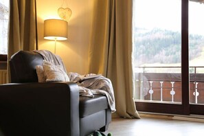 컴포트 콘도, 금연, 산 전망 | 책상, 무료 WiFi, 침대 시트