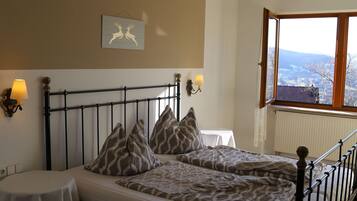 Superior Condo, 2 Bedrooms, Kitchen | Desk, free WiFi, bed sheets