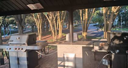 COMFORTABLE APARTMENT - A REAL VACATION SPOT. HAS EVERYTHING YOU NEED-POOLS- SPA