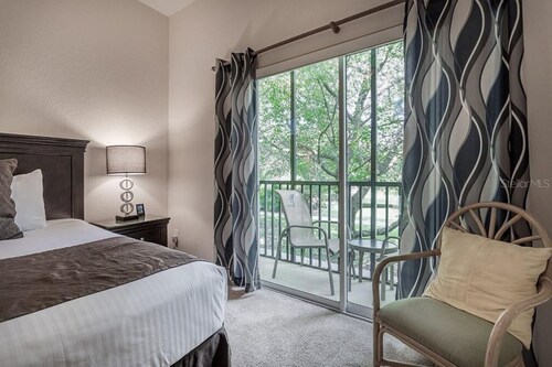 COMFORTABLE APARTMENT - A REAL VACATION SPOT. HAS EVERYTHING YOU NEED-POOLS- SPA