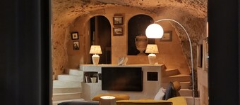 Les Iris unusual gîte, entirely troglodytic!