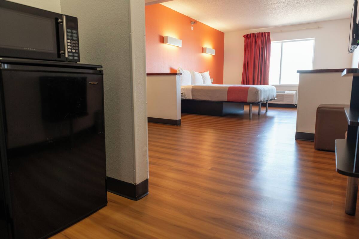 Superior-Einzelzimmer, 1 King-Bett, Nichtraucher | Schreibtisch, kostenlose Babybetten, Zustellbetten, kostenloses WLAN