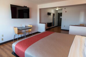 高級單人房, 1 張特大雙人床, 非吸煙房 | 書桌、免費搖籃/嬰兒床、折疊床/加床、免費無線上網