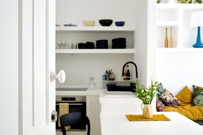 Frigorifero, microonde, forno, lavastoviglie